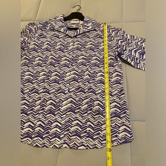 Chicos Women's blouse sz 1 (medium 8) purple white button front - Picture 8 of 10